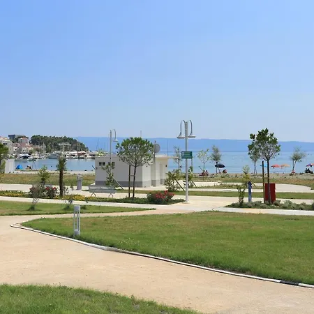 With A Parking Space Podstrana, Split - 16032 Daire